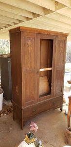 lot 357 image: Vintage Cabinet, Missing Glass or Mirror Panels and some Accessories on Front Side Panels