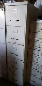 lot 426 image: Steel 5 Drawer File Cabinet and its Contents including Saw and Sander