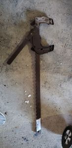 lot 424 image: Large Cast Iron Clamp Missing the Springs