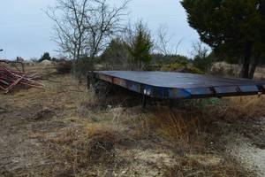 lot 816 image: Flatbed Trailer