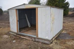 lot 813 image: Metal shed on skid 8x10