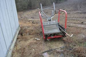 lot 812 image: Dolly cart