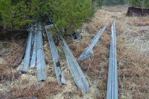 lot 569 image: misc metal scrap and barbed wire, and gutters
