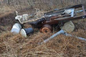 lot 624 image: Trailer frame and axels and Misc scrap