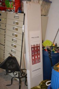 lot 286 image: 3 Panel Wood Photo Screen, Metal Pin-Poked Floor Lamp (needs Repair)