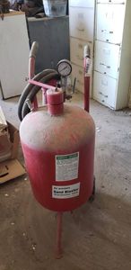 lot 446 image: Air Pressure Sand Blaster