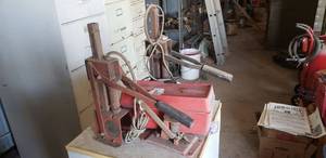 lot 445 image: 2 Texan Loaders - Super Sizer Model SS77, and Plastic Red Case