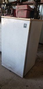 lot 444 image: GE Refrigerator Model TAX4DNXDWH