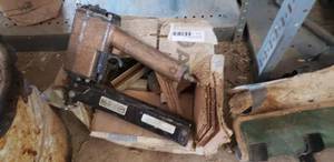 lot 457 image: Duo-Fast Staple Gun Model KW-1748 and Staples