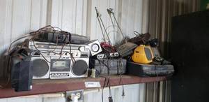 lot 377 image: Radios and Electronics