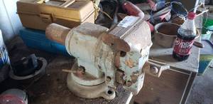 lot 378 image: Multi-Purpose Bench Vice 5, Bolted to Table (Bring Tools)