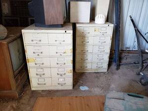 lot 395 image: 2 Storage Cabinets