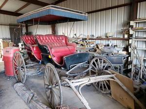 lot 3 image: Horse Drawn Carriage built by Justin Carriage Works (Tack is in Lot 476) Prize winning Surrey with 1st place ribbon in seat.