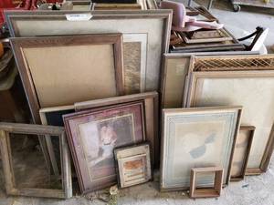 lot 507 image: Picture Frames in various sizes