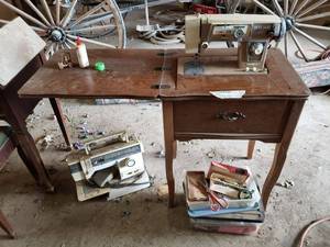 lot 497 image: Vintage Elgin Sewing Machine, Singer Model 4562 Sewing Machine Plus Assessories