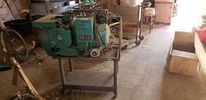 lot 478 image: Onan 4.0RV GenSet Generator with Rolling Cart