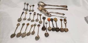 lot 748 image: Souvenir and decorative silver plate and mixed metal spoons, assorted.