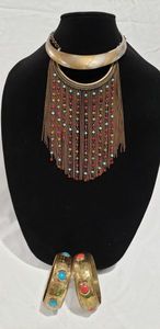 lot 743 image: Brass jewelry made in India. Choker, 2 bracelets and Necklace