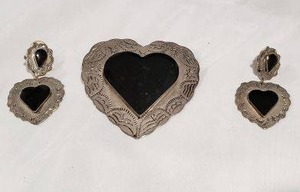 lot 759 image: Silver plate and black onyx oversized heart pendant and post earring set