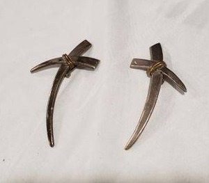 lot 761 image: Taxco .950 sterling modernist two tone clip earrings. Marked sterling Orquidia TS-67 950. Listed Taxco artist