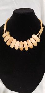 lot 768 image: Bone bead and disc statement necklace. Barrel clasp. 14L