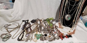 lot 776 image: Fashion Necklace selection