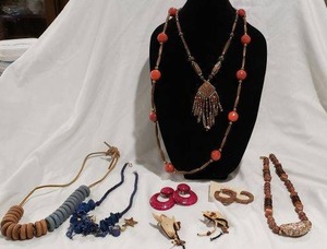 lot 778 image: Wooden Jewelry - 5 necklaces, 3 pairs of clip earrings.