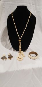 lot 656 image: Bone jewelry suite. Includes necklace, bangle and clip earrings. Hand crafted bone bead and carved bone necklace dangles. Necklace itself is 31L, total 46L