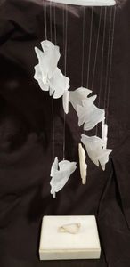 lot 632 image: Mexican hand crafted whitecream onyx stone box with applied figural bird handle 5L x 3.5W x 2.5H approx and Mexican onyx wind chimes