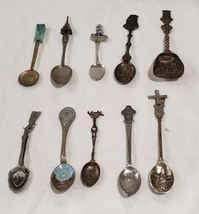 lot 636 image: Souvenir more unusual Collectible spoons - Brass, Pewter, Silver plate. 10 ct