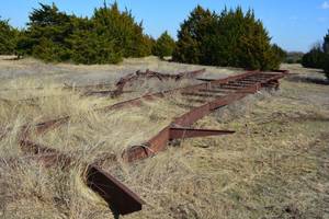lot 662 image: Trailer house frames and axels 2 total