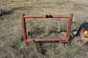 lot 664 image: Tractor Mount Hay Bale Fork
