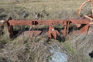 lot 669 image: Tractor pull behind grader blade