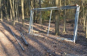 lot 558 image: Kennel Frames 5 10x6 Frames with some Piping