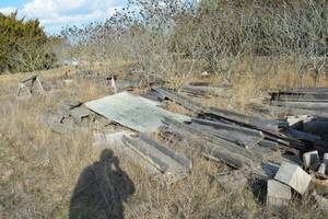 lot 550 image: Scrap Wood Pile