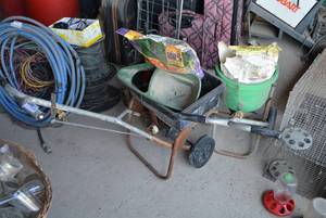lot 500 image: Scotts and Craftsman, walk behind spreaders, hand held spreaders and fertilizer