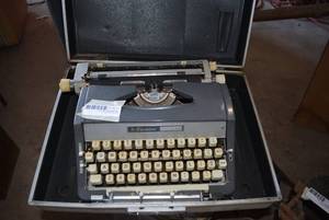 lot 532 image: Vintage Montgomery Ward Signature, manual typewriter In Case Model EBK  8040A