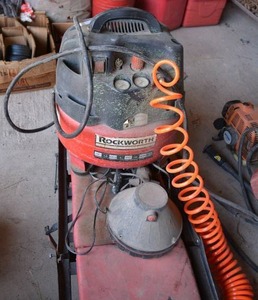 lot 484 image: Rockworth Air compressor 6 gal. 135 PSI