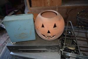lot 615 image: Electronics and misc housewares