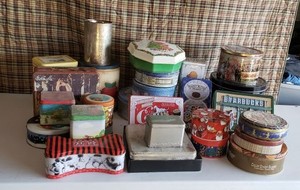 lot 338 image: Bag of Tins, see pictures