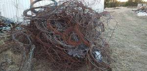 lot 587 image: Huge Pile of Barbed Wire
