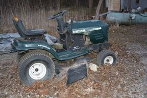 lot 687 image: Craftsman Riding Lawn Mower