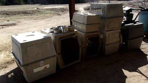 lot 575 image: Dog Kennels, various Sizes and Water Bowls