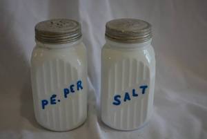lot 807 image: Vintage White Glass Salt and Pepper Shakers