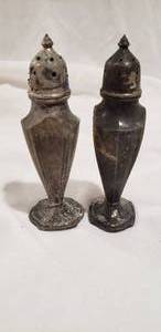lot 847 image: Salt and Pepper Shakers Marked 1881 Rogers