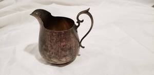 lot 848 image: Sterling Silver Creamer Stamped Alvin X1203 Sterling weighs 5.3oz on scale