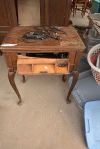 lot 356 image: Vintage Singer AF142956 Sewing MachineTable with Foot Pedal, Metal Frame with Mirror