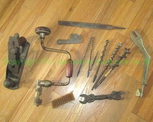 lot 18 image: Vintage hand tools as shown