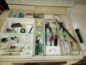 lot 36 image: Assorted household hardware plus