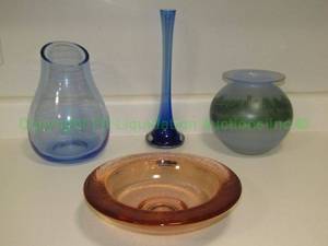 lot 42 image: Assorted art glass ware